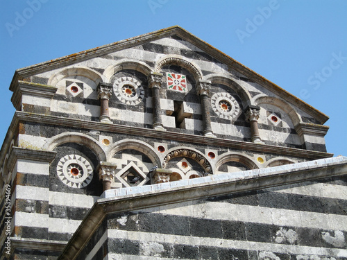 Photo: Decorazioni della basilica romanica di Saccargia - Sardegna Decorazioni della basilica romanica di Saccargia - Sardegna