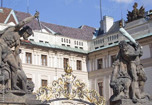 Foto: pride and glory- Prager Burg Tor-I-Prague pride and glory- Prager Burg Tor-I-Prague