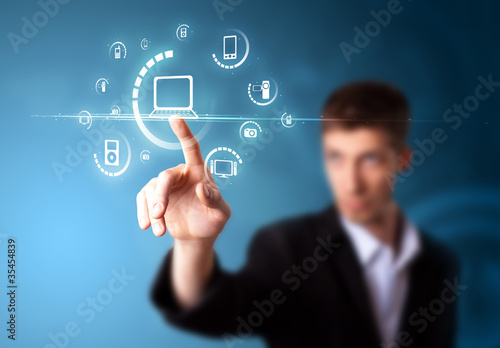 Foto: Businessman pressing virtual media type of buttons Businessman pressing virtual media type of buttons
