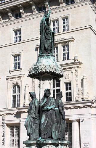 Photo: Austriabrunnen fountain, Vienna Austriabrunnen fountain, Vienna