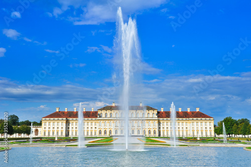 Foto: Wasserfontäne am Schloss Oberschleissheim München Wasserfontäne am Schloss Oberschleissheim München