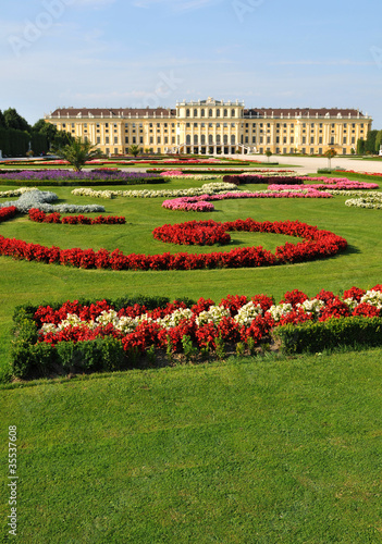 Photo: Sconbrunn Palace, Vienna Sconbrunn Palace, Vienna