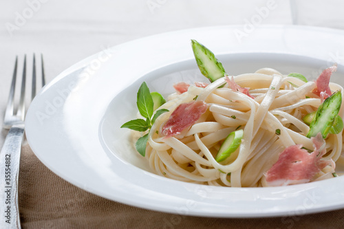 Photo: Tagliatelle with asparagus, ham and fresh basil Tagliatelle with asparagus, ham and fresh basil