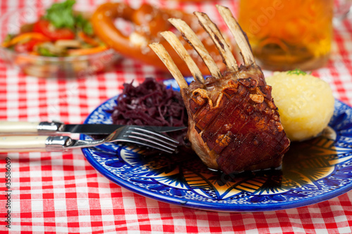 Foto: Spanferkelbraten mit Knödel Spanferkelbraten mit Knödel
