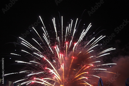 Foto: Buntes Feuerwerk Buntes Feuerwerk