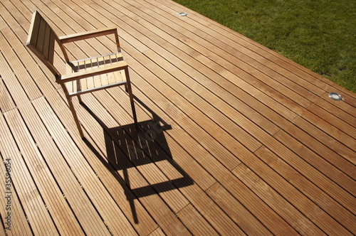 Foto: chaise en inox et bois sur terrasse ipé chaise en inox et bois sur terrasse ipé