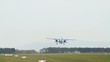 Propellerflugzeug startet