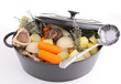 pot-au-feu sur fond blanc