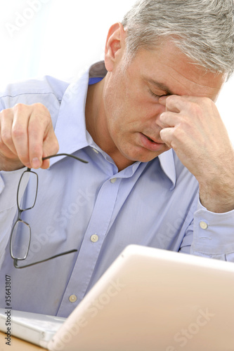 Foto: Homme - Fatigue des yeux Homme - Fatigue des yeux