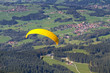 Gleitschirmflieger im Chiemgau, Bayern