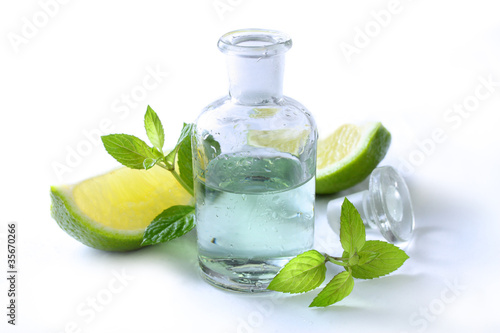 Photo: Erfrischende Aromatherapie mit Minze und Limette Erfrischende Aromatherapie mit Minze und Limette