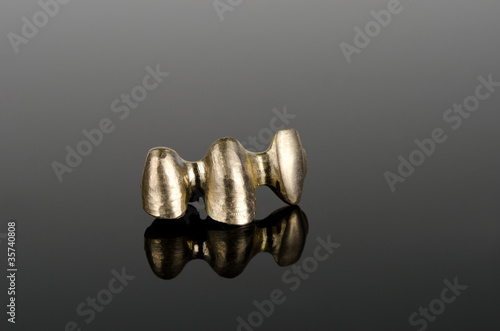Photo: Zahntechnik, Goldgerüst auf schwarzem Acryl Zahntechnik, Goldgerüst auf schwarzem Acryl