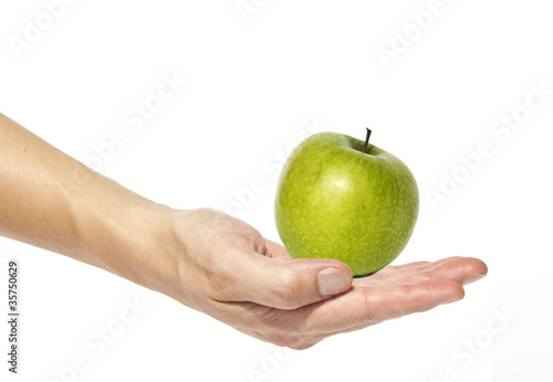 Photo: Mano che tiene una mela verde, fondo bianco Mano che tiene una mela verde, fondo bianco