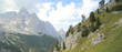 Versante verde di montagna e Sasso Vernale Versante verde di montagna e Sasso Vernale
