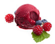 Waldbeereis mit Himbeeren und Heidelbeeren