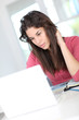 Foto: Young woman at work in front of laptop computer Young woman at work in front of laptop computer