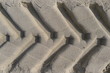 Reifenspuren im Sand