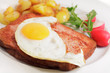 Bayerischer Leberkäs mit Spiegelei, Bratkartoffeln