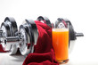 Hantel, Orangen Saft und Handtuch, quer