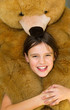 Mädchen mit Teddybär Mädchen mit Teddybär