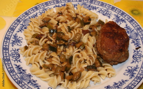 Photo: nudeln mit hackfleischroulade nudeln mit hackfleischroulade