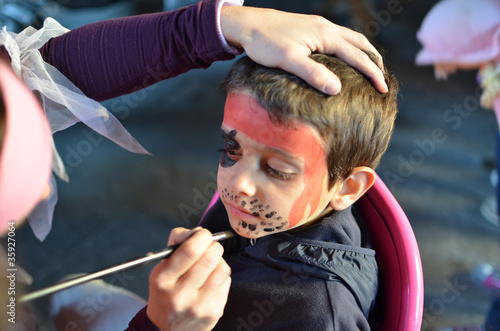 Foto: bambino con trucco bambino con trucco
