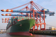 Frachtschiff am Containerterminal