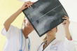 Hôpital - Regard sur une radio