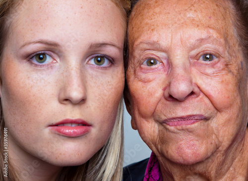 Photo: Portrait einer jungen und einer alten Frau Portrait einer jungen und einer alten Frau