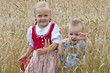 Geschwisterpaar in Tracht