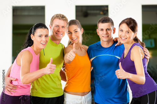 Photo: Gruppe bei Fitness Training im Studio Gruppe bei Fitness Training im Studio
