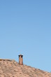 Tetto di casa con cielo sereno