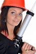Photo: femme avec pistolet pour silicone femme avec pistolet pour silicone