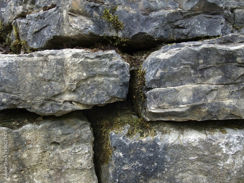 Foto: mossy stone wall detail mossy stone wall detail