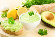 Guacamole und Brot