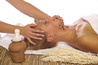 Foto: Beautybehandlung im Wellnesssalon horizontal Beautybehandlung im Wellnesssalon horizontal