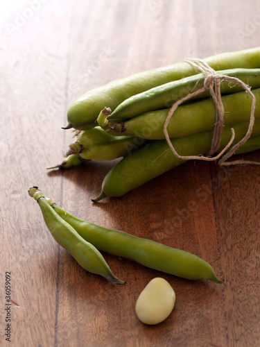 Photo: green beans on wooden board tied with kitchen string green beans on wooden board tied with kitchen string