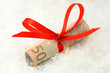 Geld mit Schmuckband