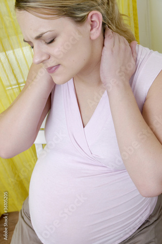 Photo: femme grossesse cervicalgie femme grossesse cervicalgie