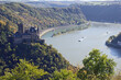 Blick vom Dreiburgenblick auf die Loreley (Burg Katz)