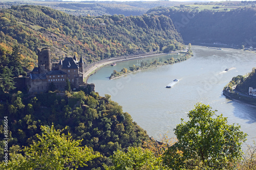 Foto: Blick vom Dreiburgenblick auf die Loreley (Burg Katz) Blick vom Dreiburgenblick auf die Loreley (Burg Katz)