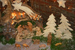 Weihnachtskrippe mit Holzfiguren