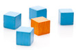 Photo: Ein Würfel in orange, viele blaue Würfel Ein Würfel in orange, viele blaue Würfel