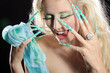 Beauty mit Stiletto Nägel schreit