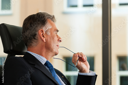 Foto: Business - Boss contemplating in his office Business - Boss contemplating in his office