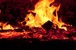 Llamas en una chimenea
