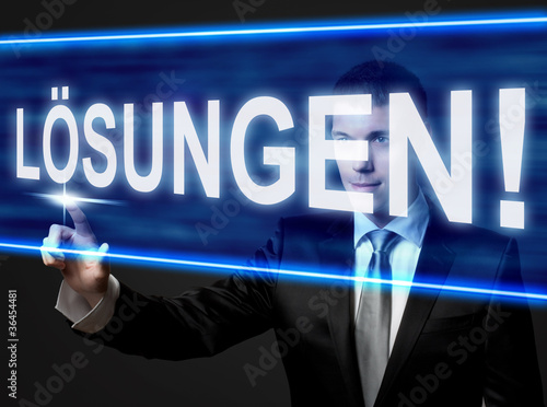 Foto: Lösungen! - businessman touching blue screen Lösungen! - businessman touching blue screen