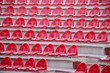 Sitzreihen auf der Stadion-Tribüne Sitzreihen auf der Stadion-Tribüne