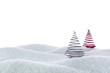 Sapin de noël en spirale et colline enneigée
