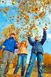 kinder im herbst